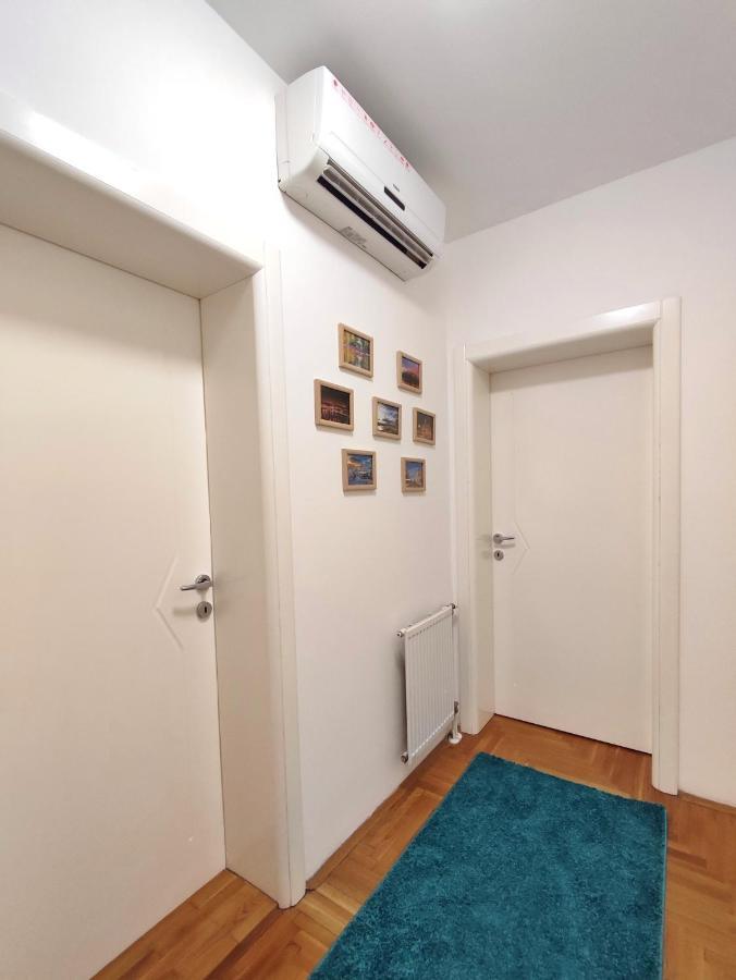 Apartman Ns Dan Private Parking Újvidék Kültér fotó